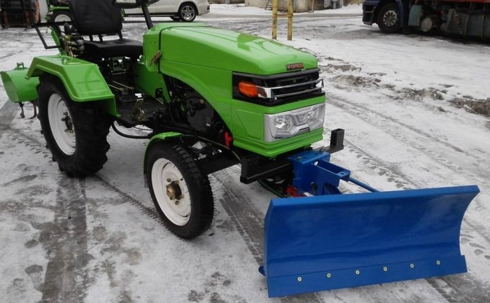 Отвал снеговой для минитракторов CATMANN МТ-242 в работе внешний вид фото