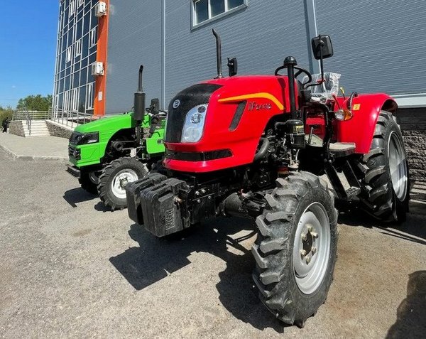 Минитрактор Dongfeng/Донгфенг DF-244 G2 вид спереди Минитрактор Dongfeng/Донгфенг DF-244 G2 вид спереди фото